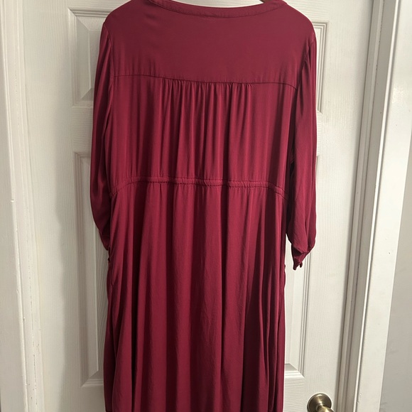 Very gentling used dress with pockets! - Picture 3 of 3